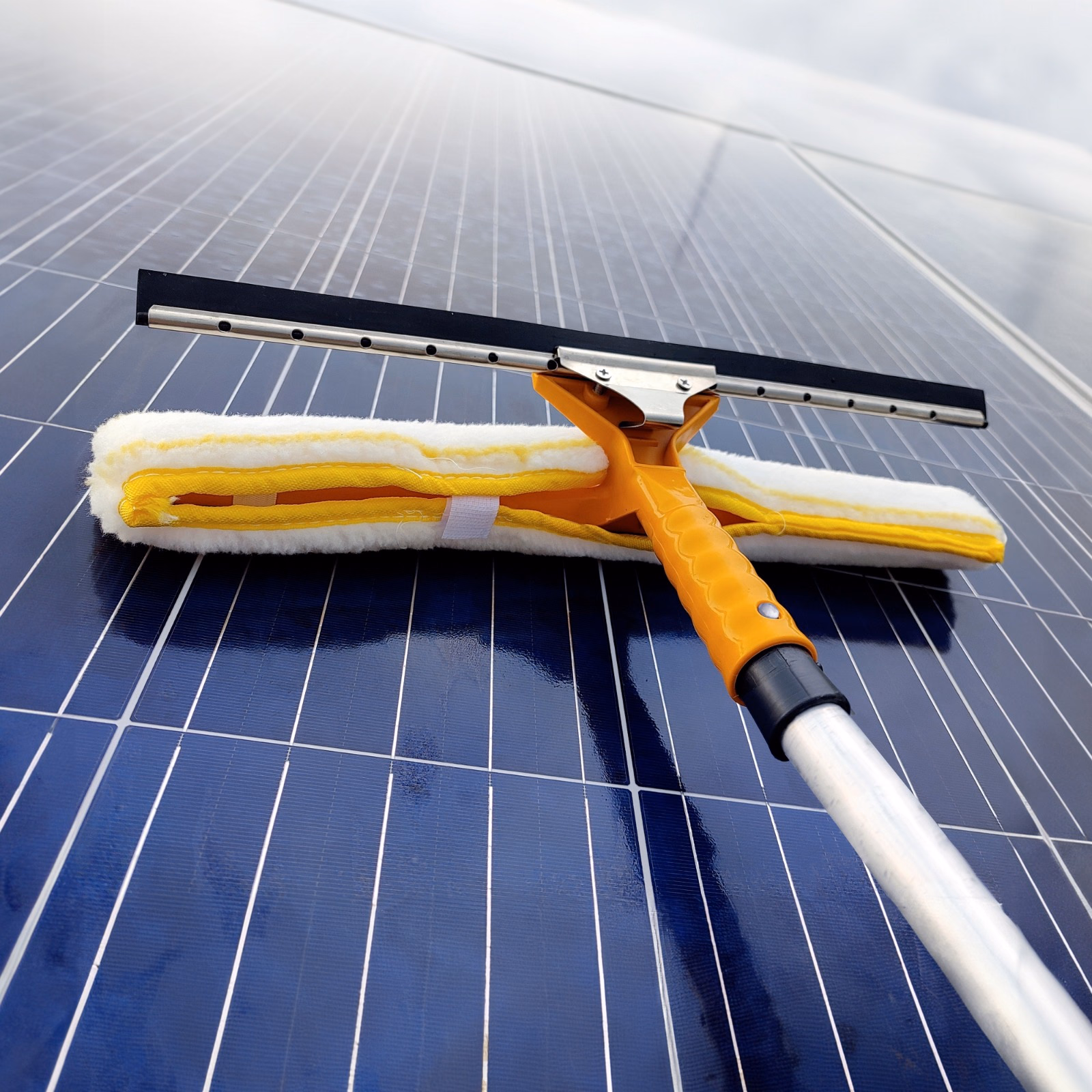 Microfiber + Wiper Solar Cleaning Brush thumbnail 2