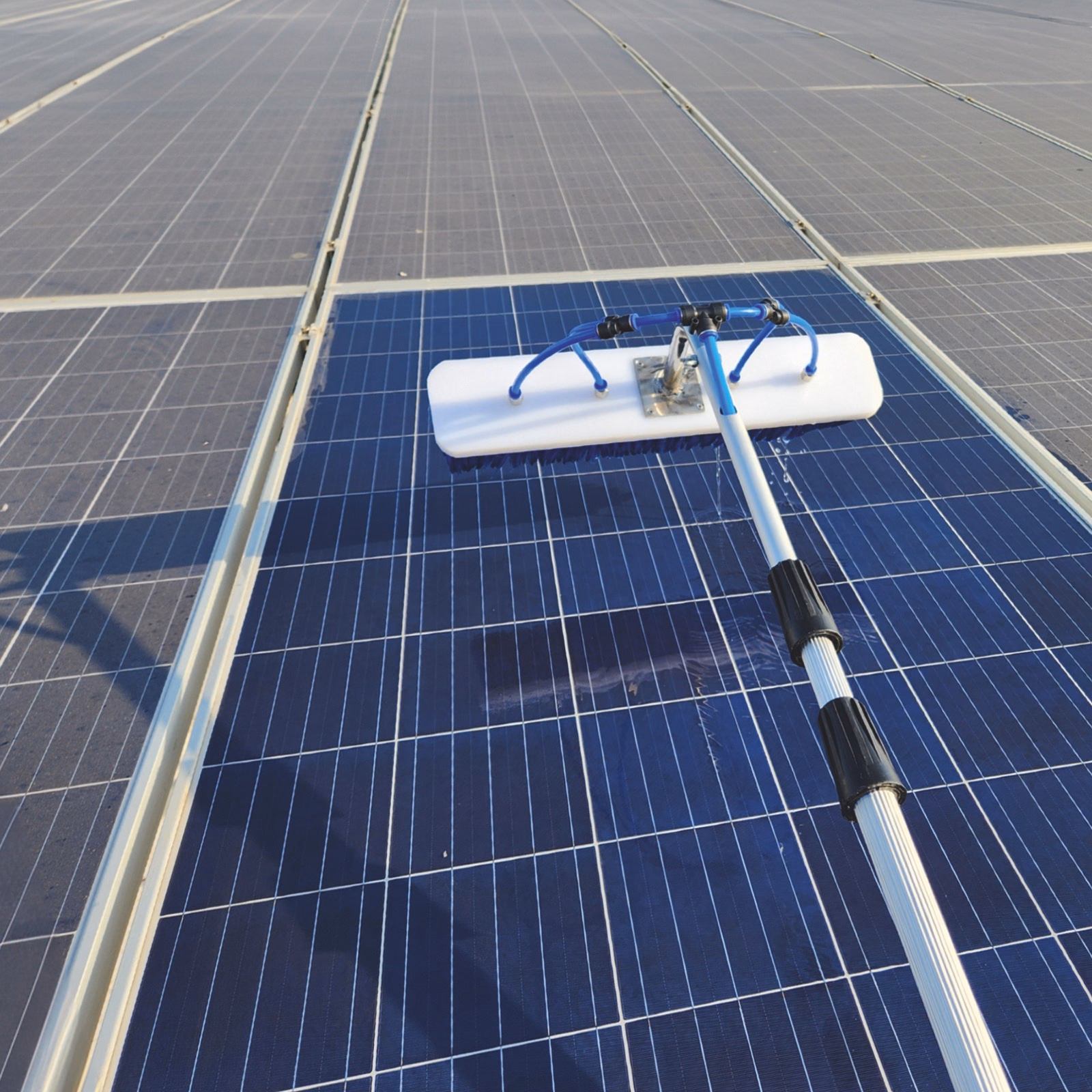 Heavy-Duty Nylon Solar Cleaning Brush thumbnail 2